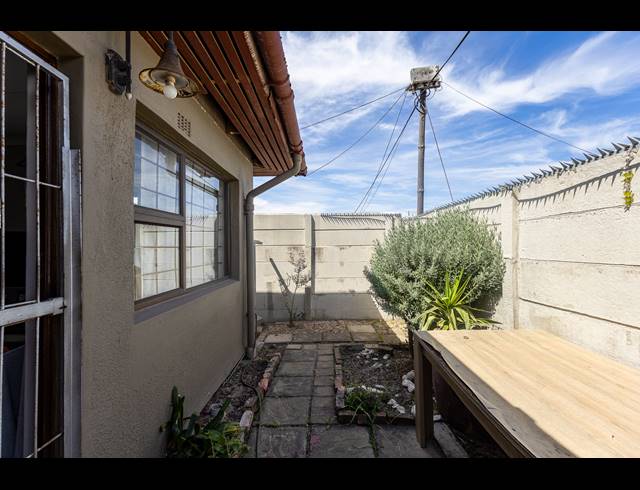5 BEDROOM HOUSE FOR SALE IN OAKDALE